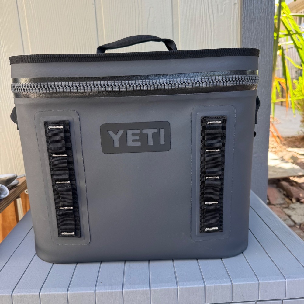 YETI Hopper Flip 18 Soft Cooler Charcoal Grey Waterproof Leakproof Insulated